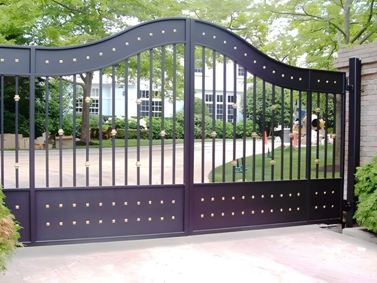 Detal Bramy Kutej - Złocone Zdobienia