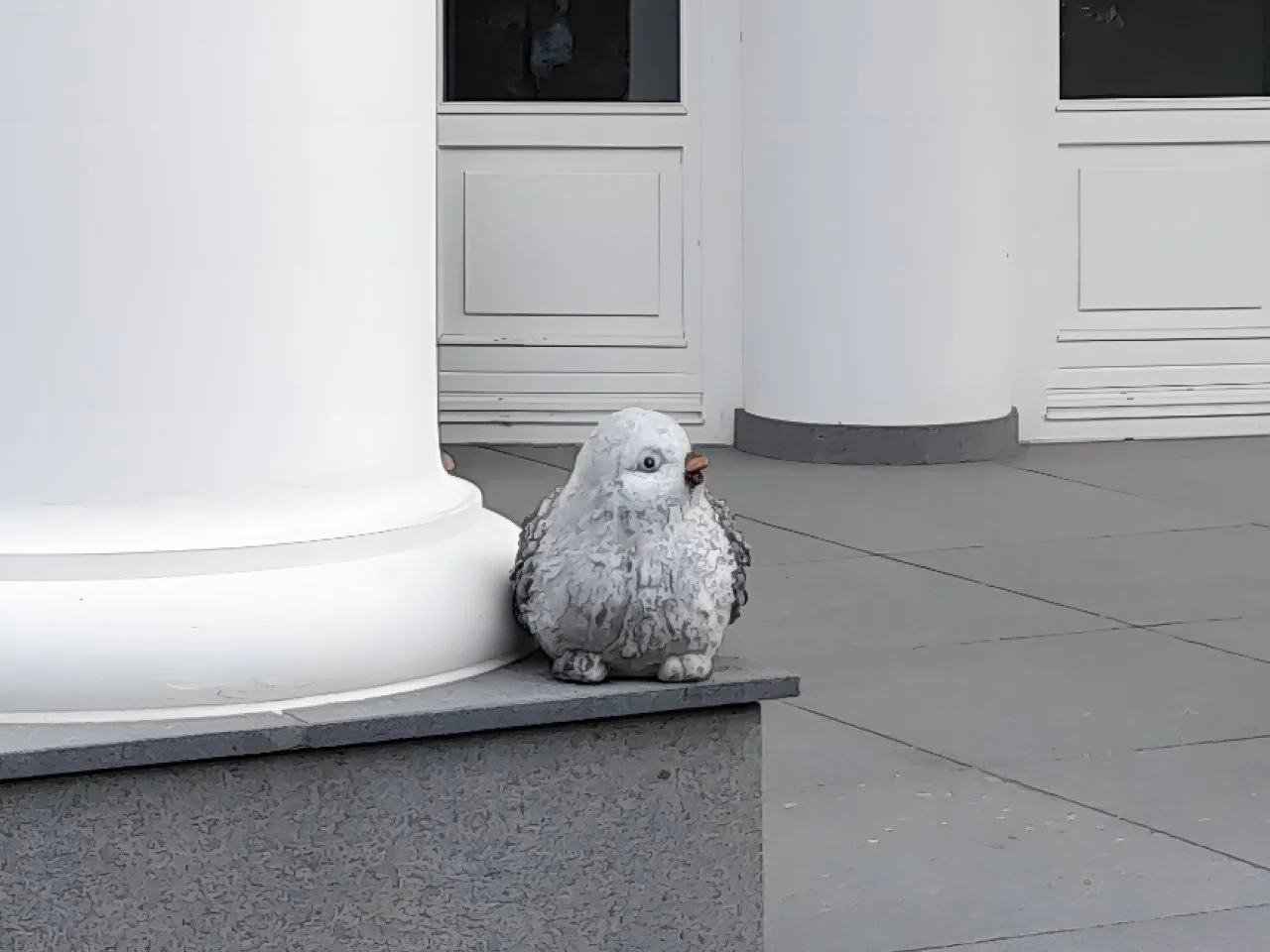 Detal figurki - Sówka kamienna