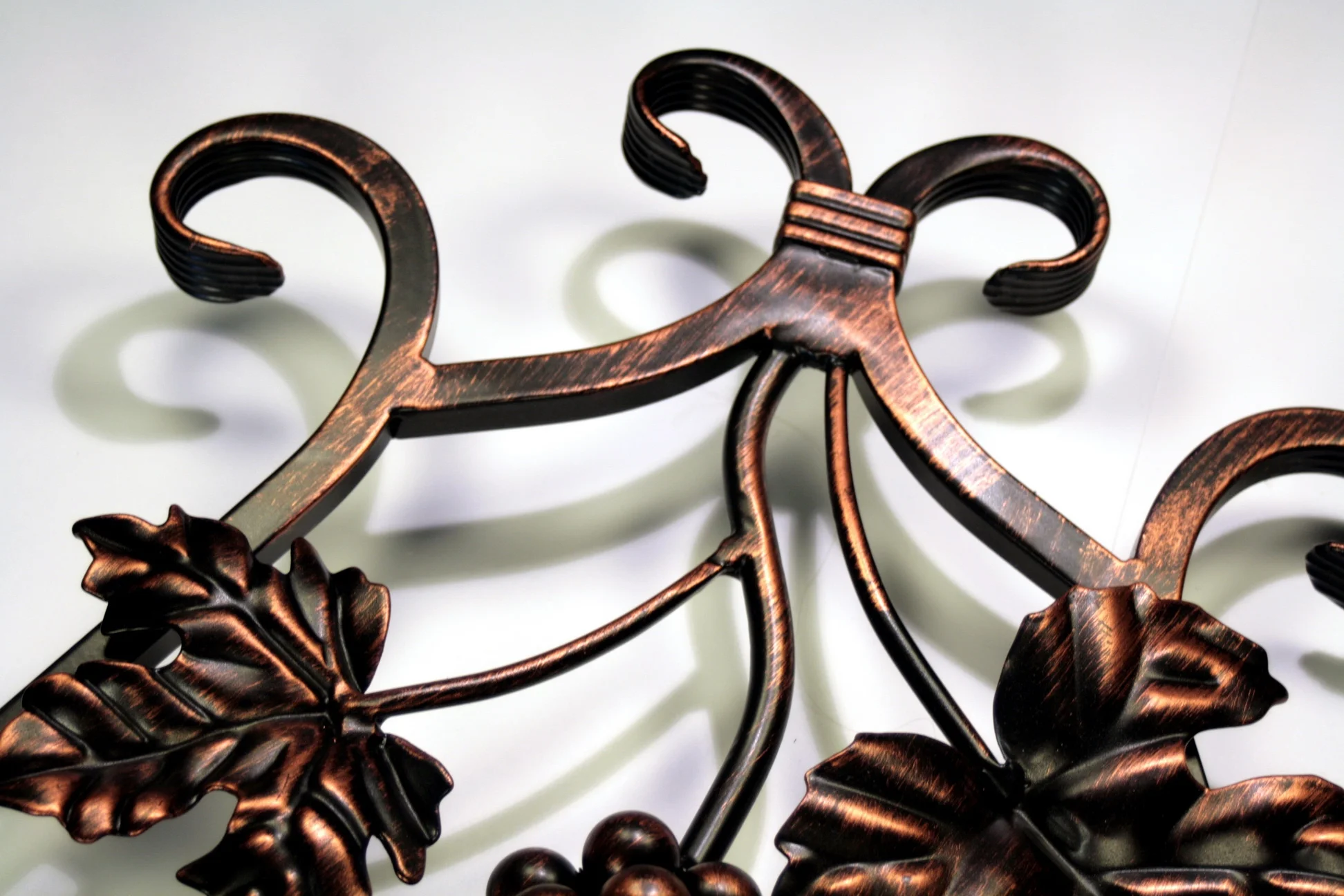 Detal metaloplastyki - Liście winogron