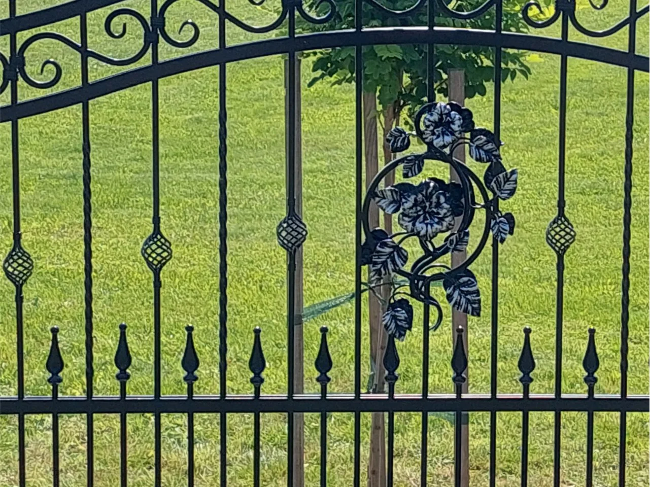 Detal Róży Kutej - Artystyczne Srebrzenie