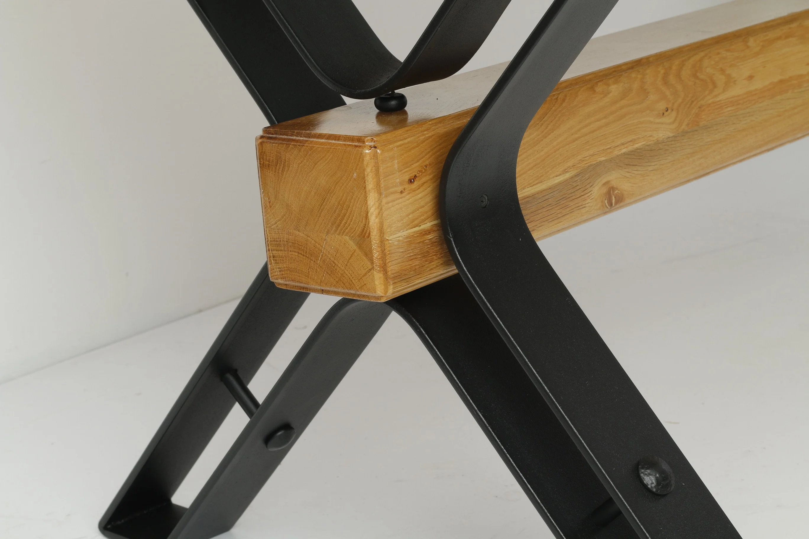 Konstrukcja Loft - Stół z Belką Drewnianą