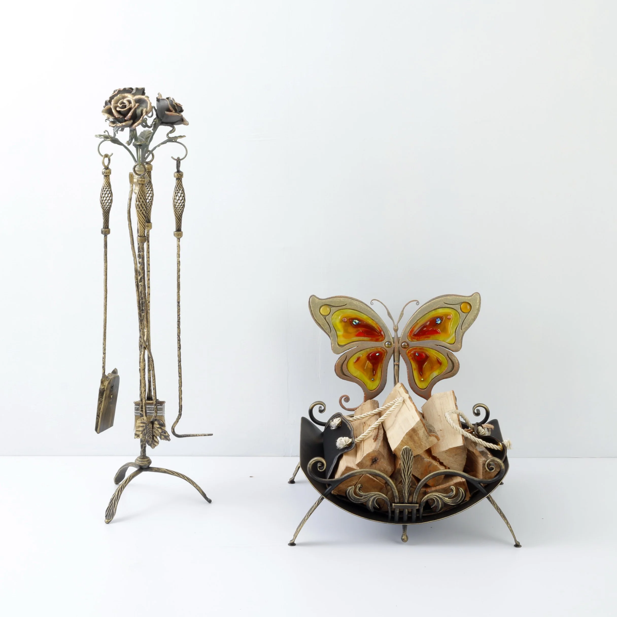 Detal Zestawu Kominkowego - Rzeźba Róży