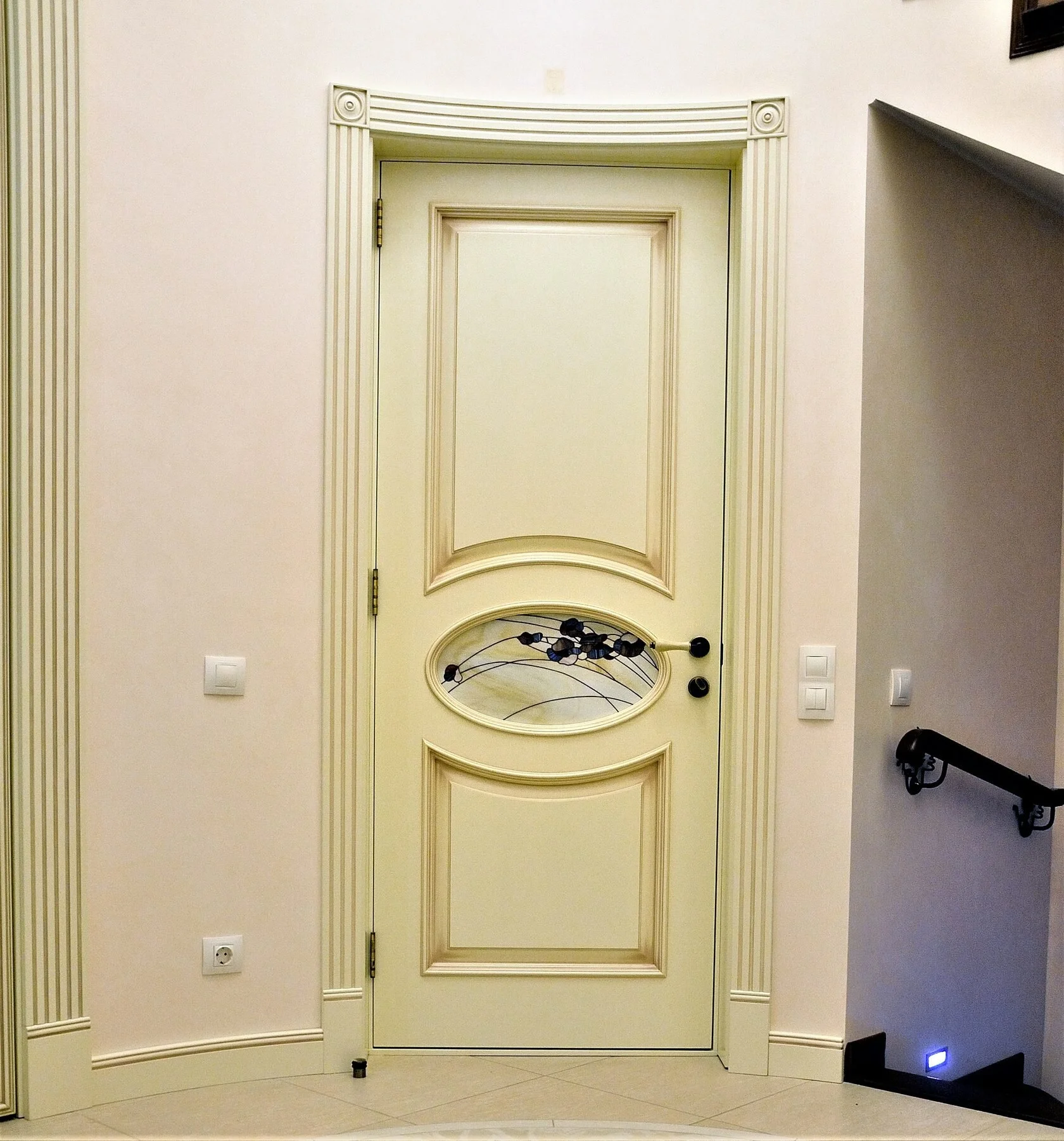 Drzwi Wewnętrzne z Owalnym Witrażem