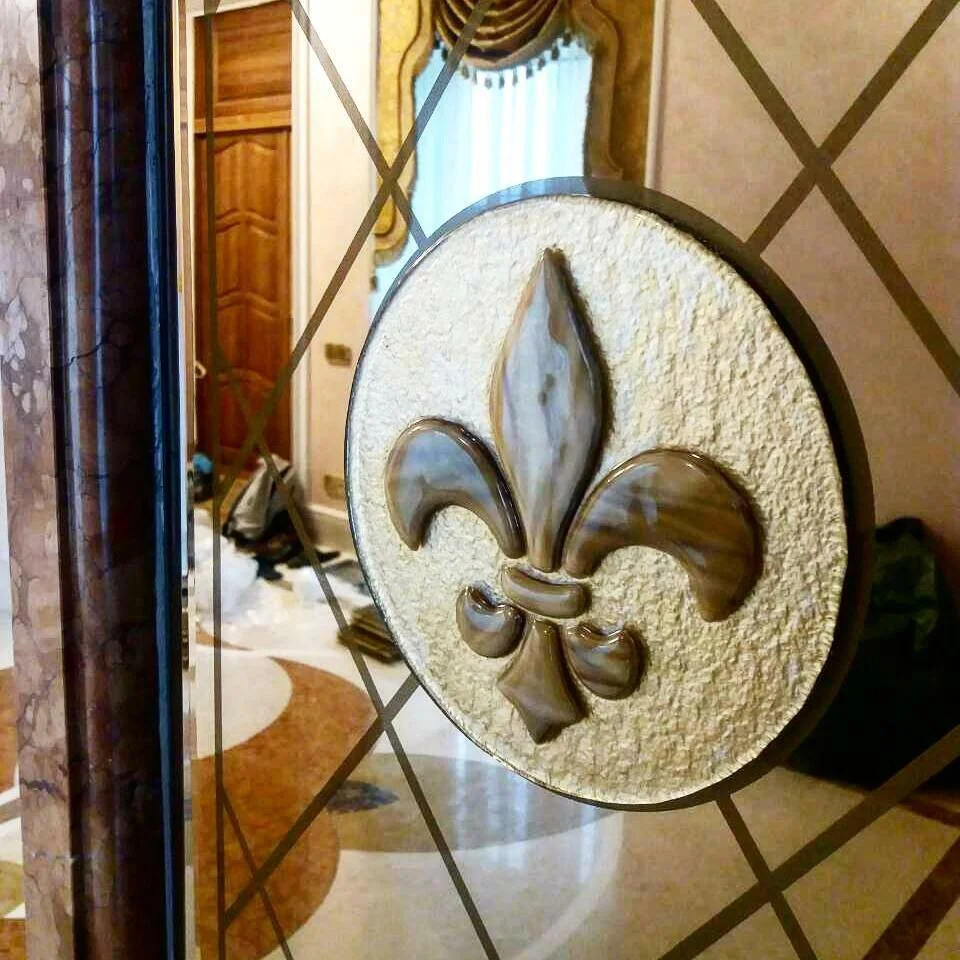 Drzwi z Witrażem - Lilia Heraldyczna