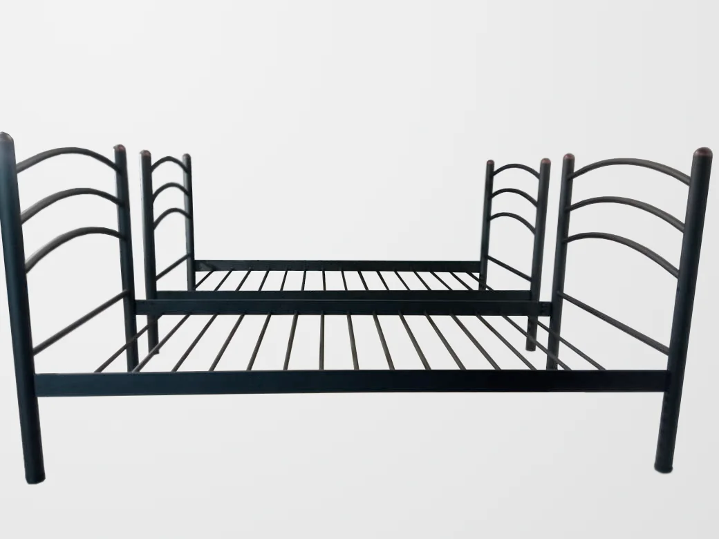 Dwa Łóżka Metalowe - Widok z Boku