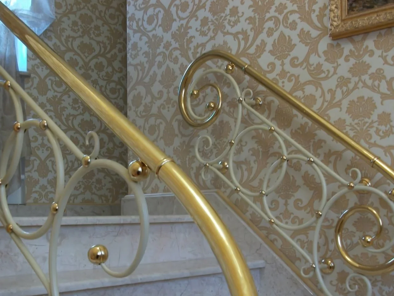 Elegancka Balustrada Wewnętrzna - Detal Wykończenia