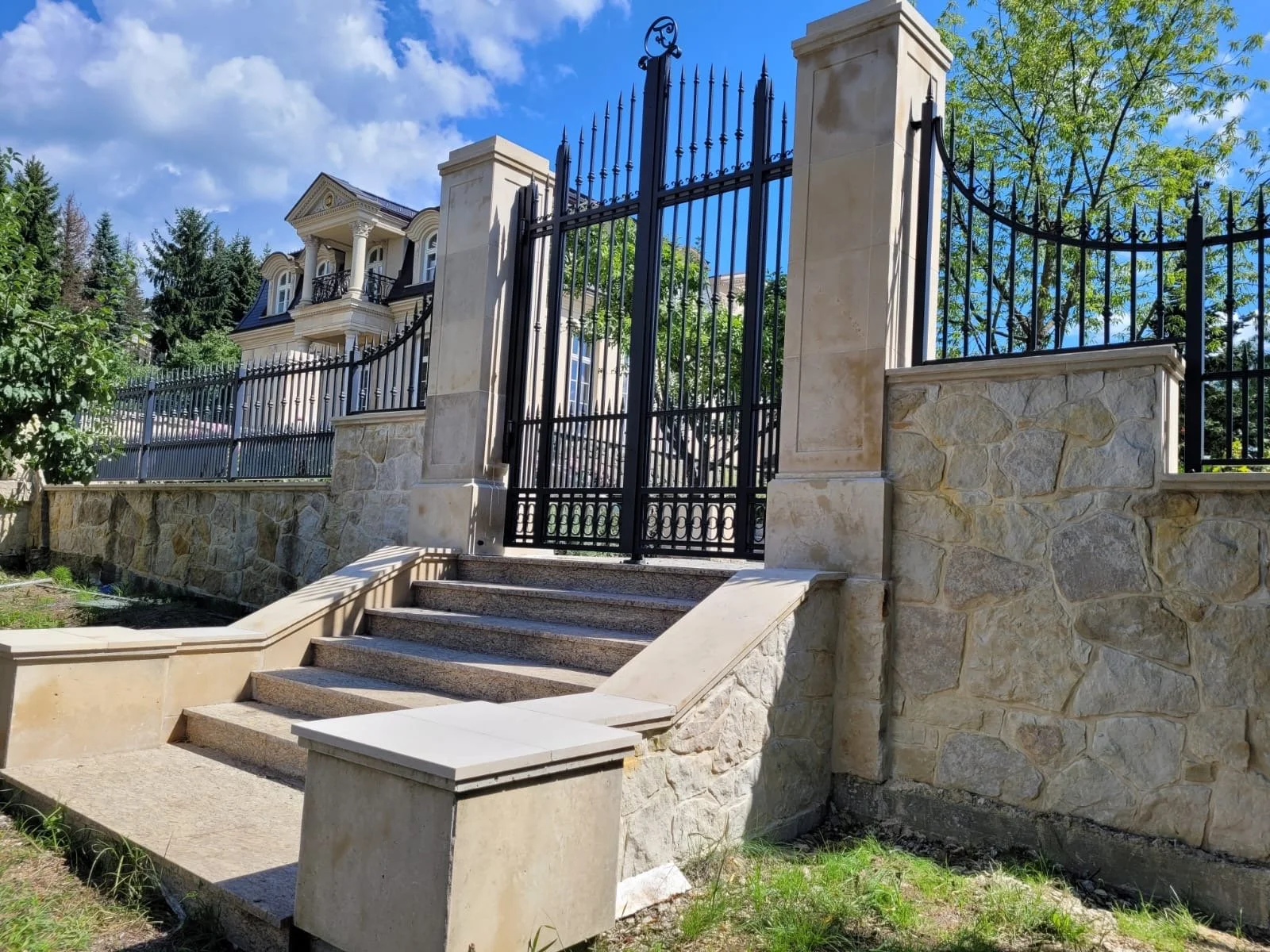 Elegancki Wjazd do Rezydencji – Kompleksowa Realizacja