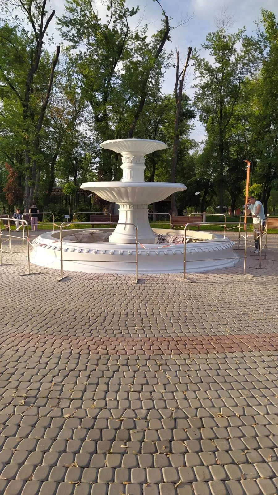 Fontanna Miejska Wielopoziomowa - Realizacja Parkowa