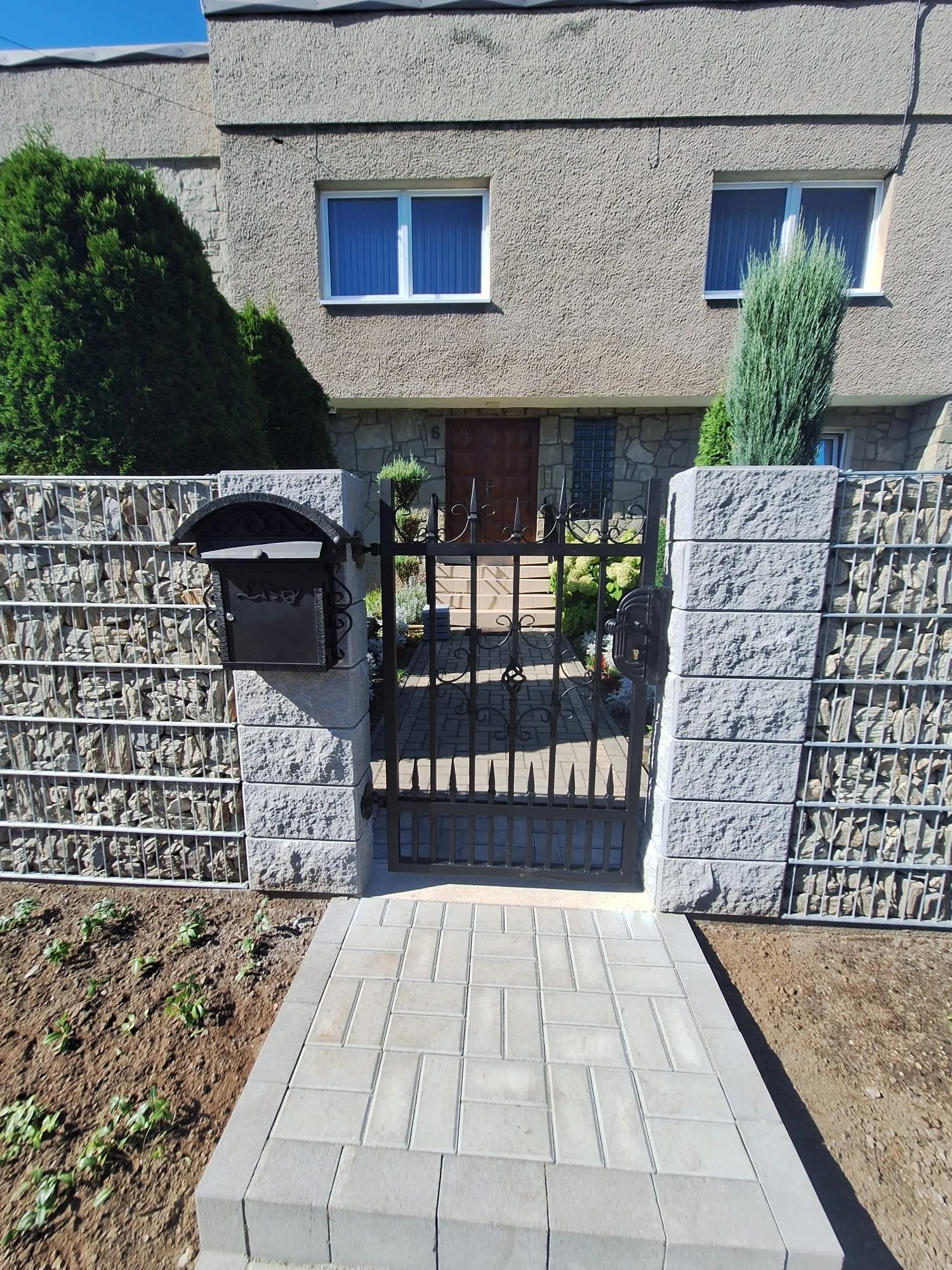 Frontowe Ogrodzenie Kute – Precyzyjne Wykonanie