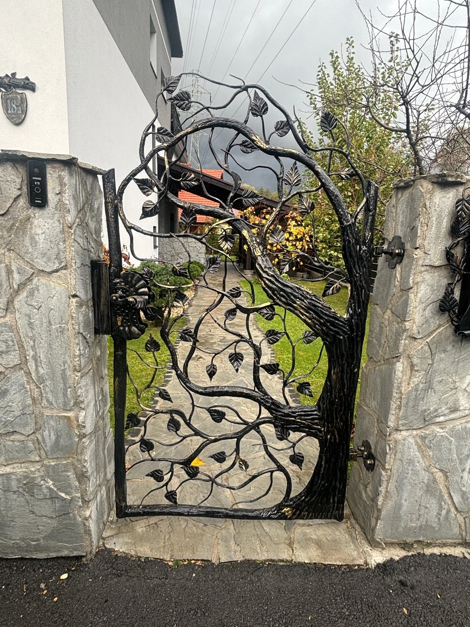 Furtka Kuta 'Drzewo' - Organiczna Forma i Liście