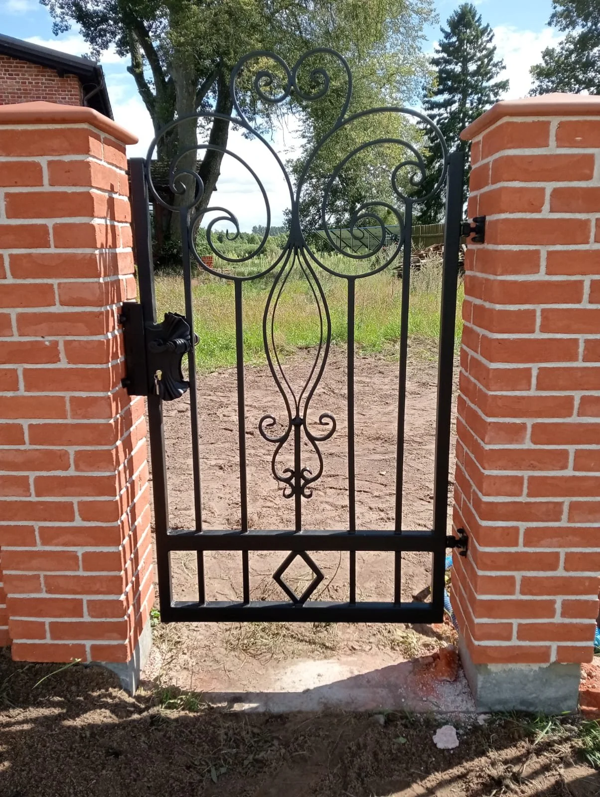 Furtka Kuta z Motywem Rombów – Elegancja Wejścia