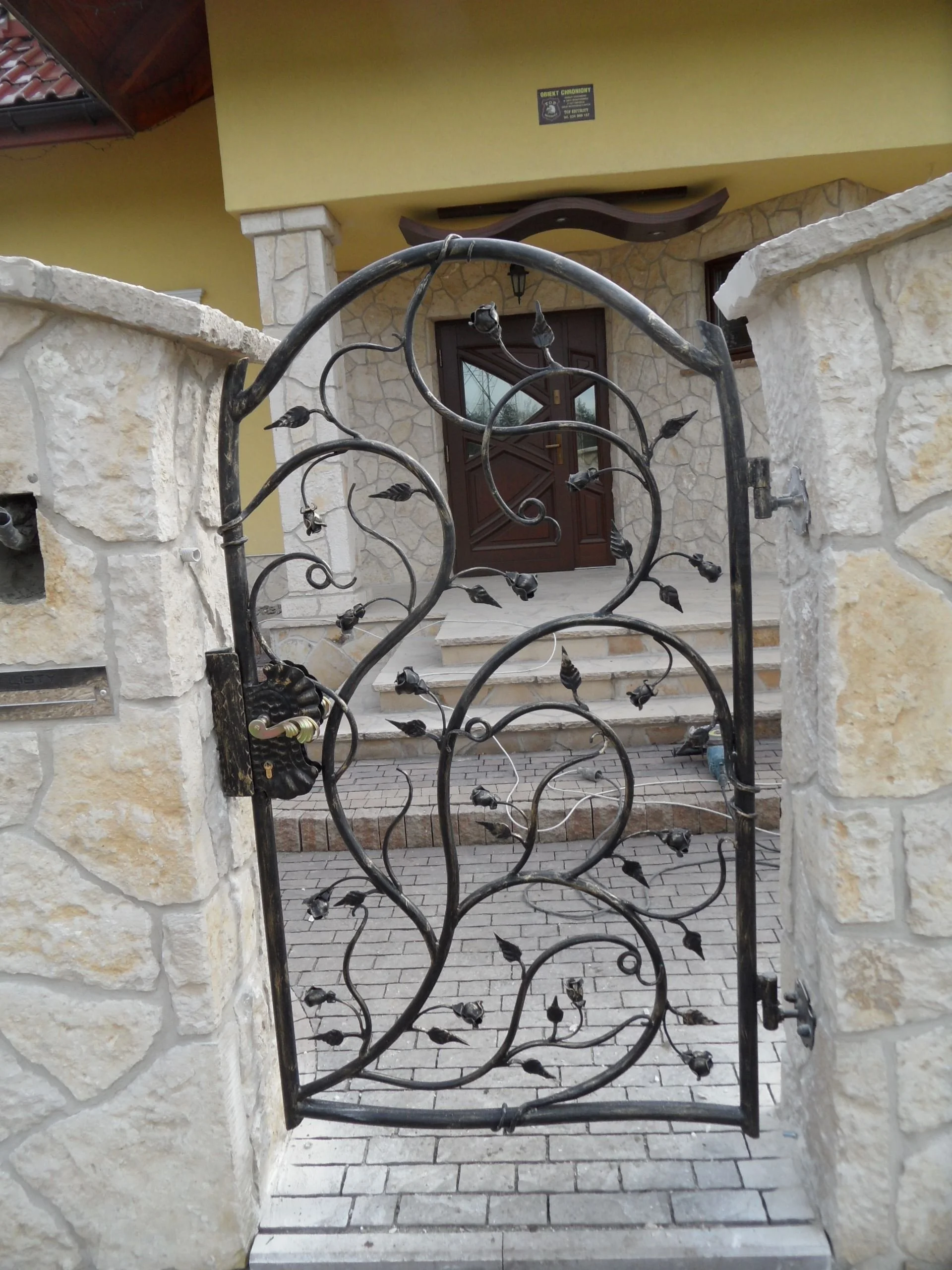 Furtka kuta 'Róże i Pnącza' - czarna