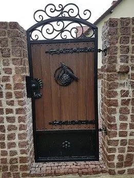 Furtka Kuta z Drewnem - Motyw Szyszki