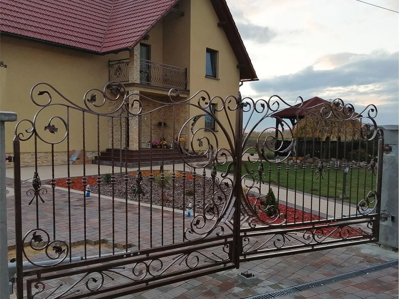 Furtka wejściowa kuta artystyczna