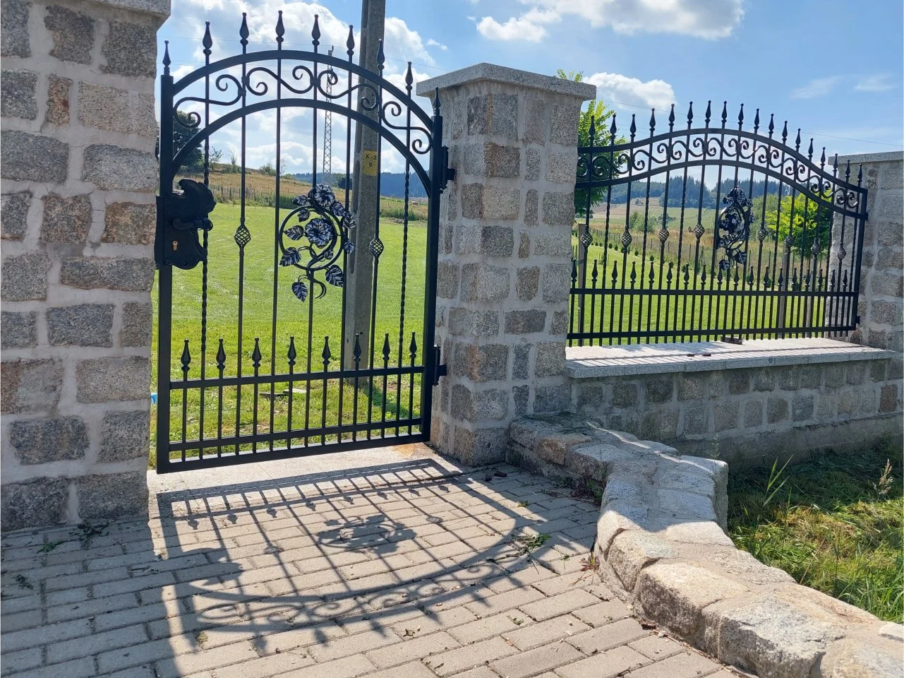 Furtka z Różą Kutą - Srebrzysta Patyna