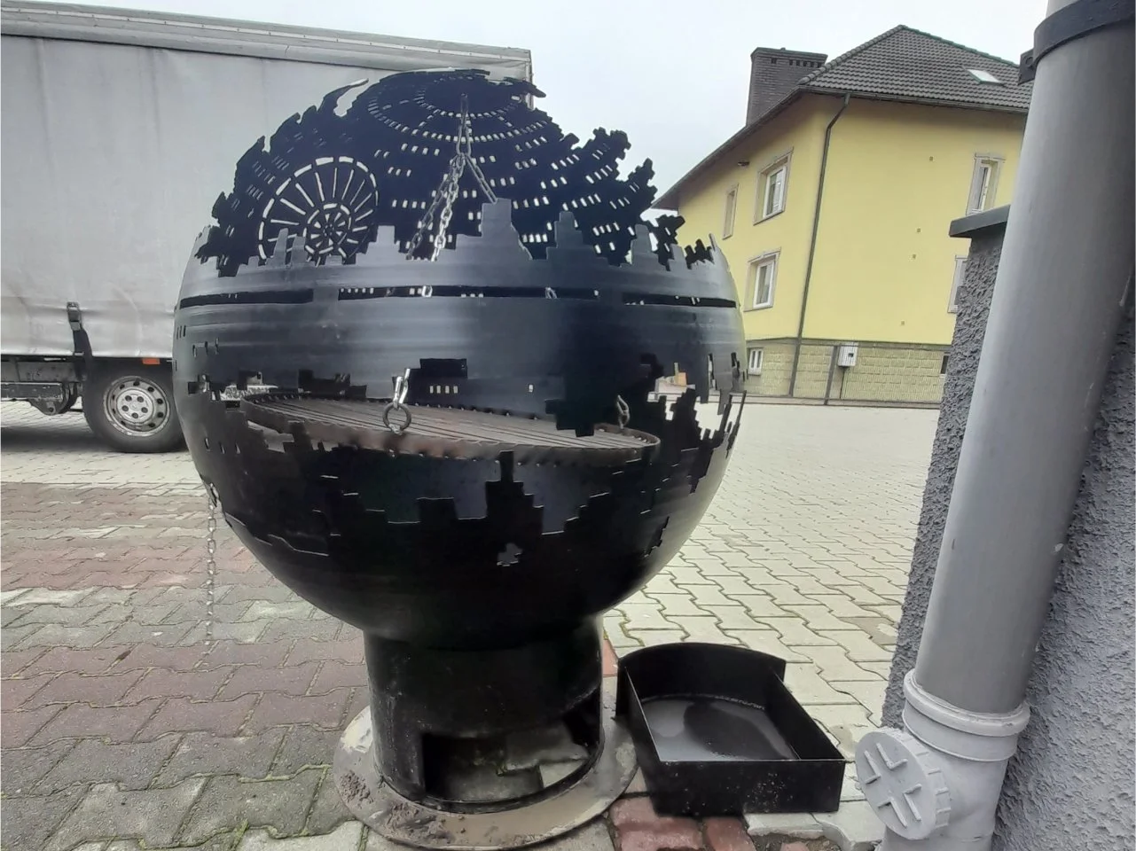 Grill Ogrodowy - Artystyczna Kula