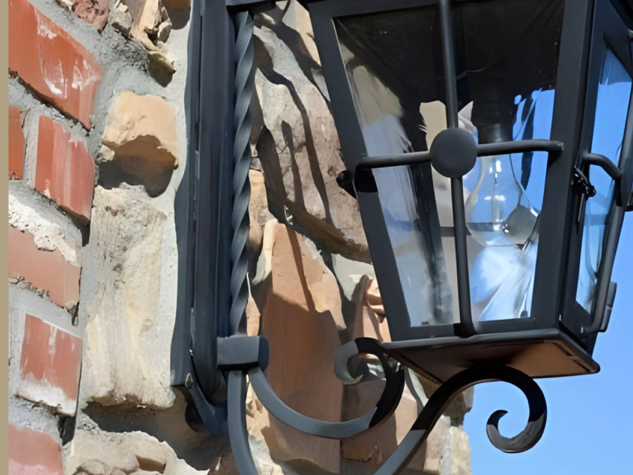 Kinkiet Kuty Ścienny - Klasyczny Wzór