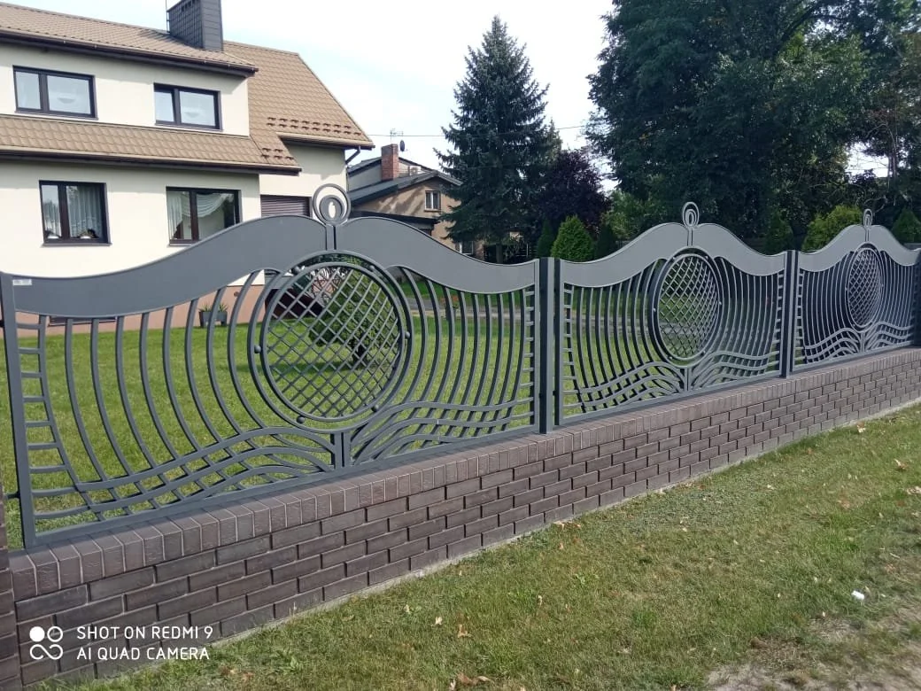 Kompletne ogrodzenie metalowe - nowoczesne wzornictwo