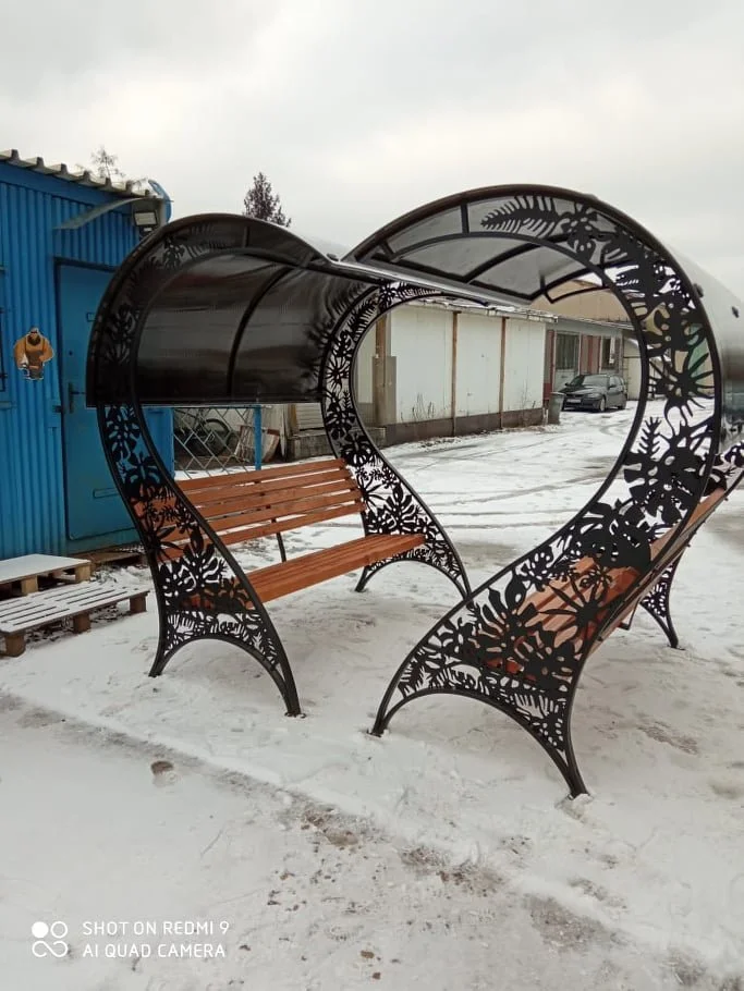 Kompozycja ławek ogrodowych 'Serca' - Zima