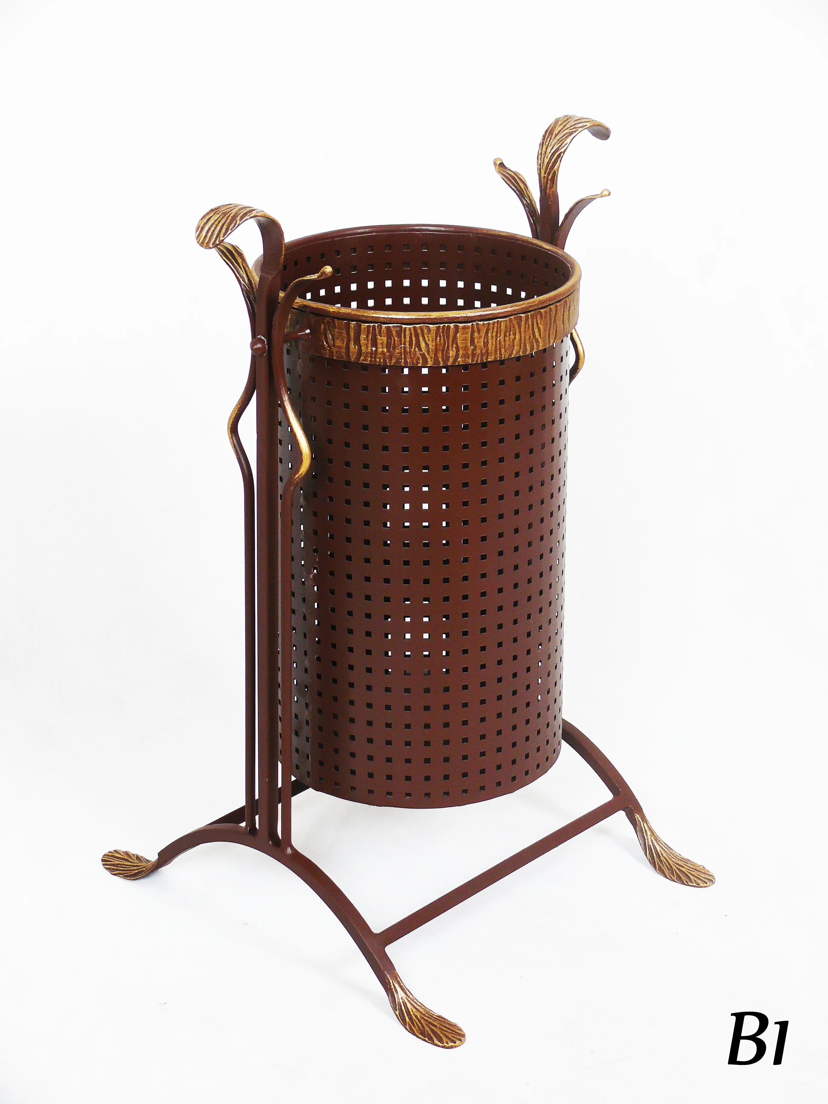 Kosz na śmieci kuty (widok z boku)