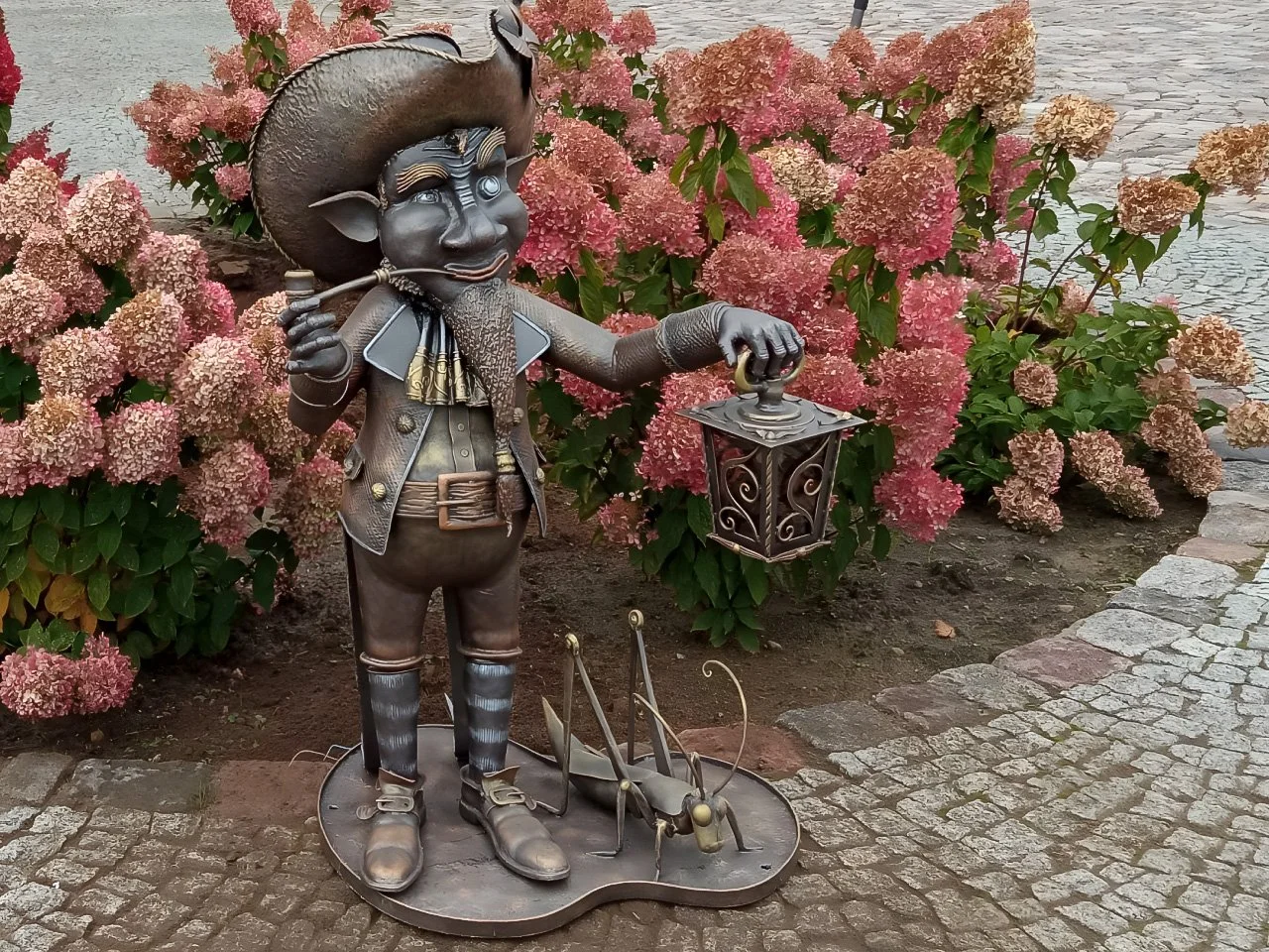 Krasnolud Latarnik na Podstawie