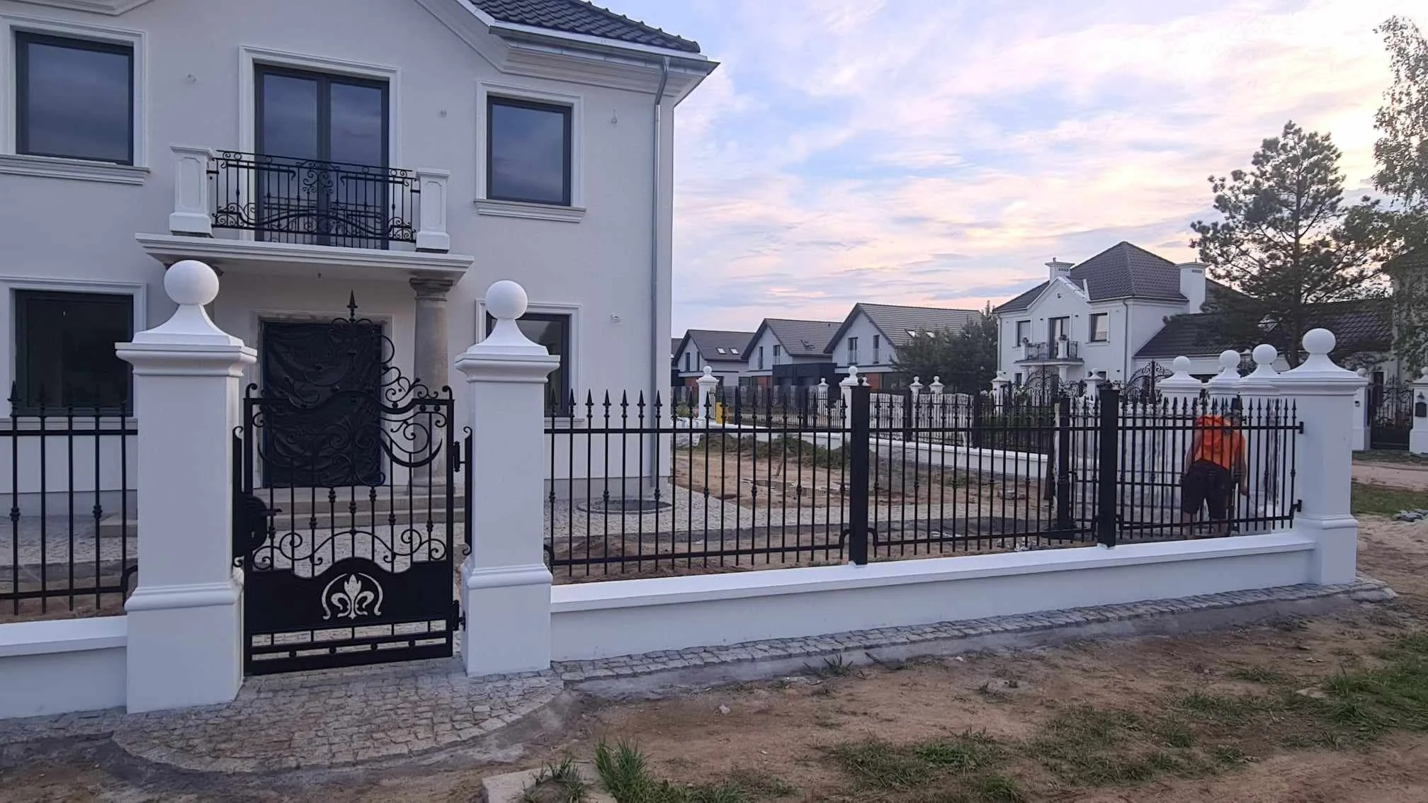 Kuta balustrada na balkonie - panorama elewacji