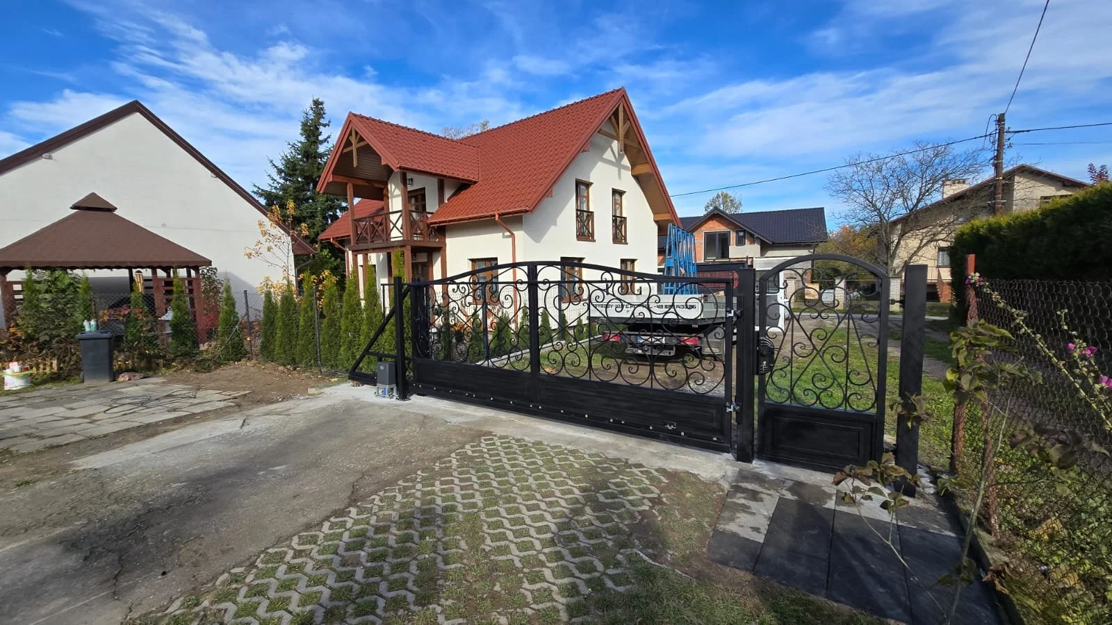 Kuta Brama Czarna – Zbliżenie na Detale Kowalskie