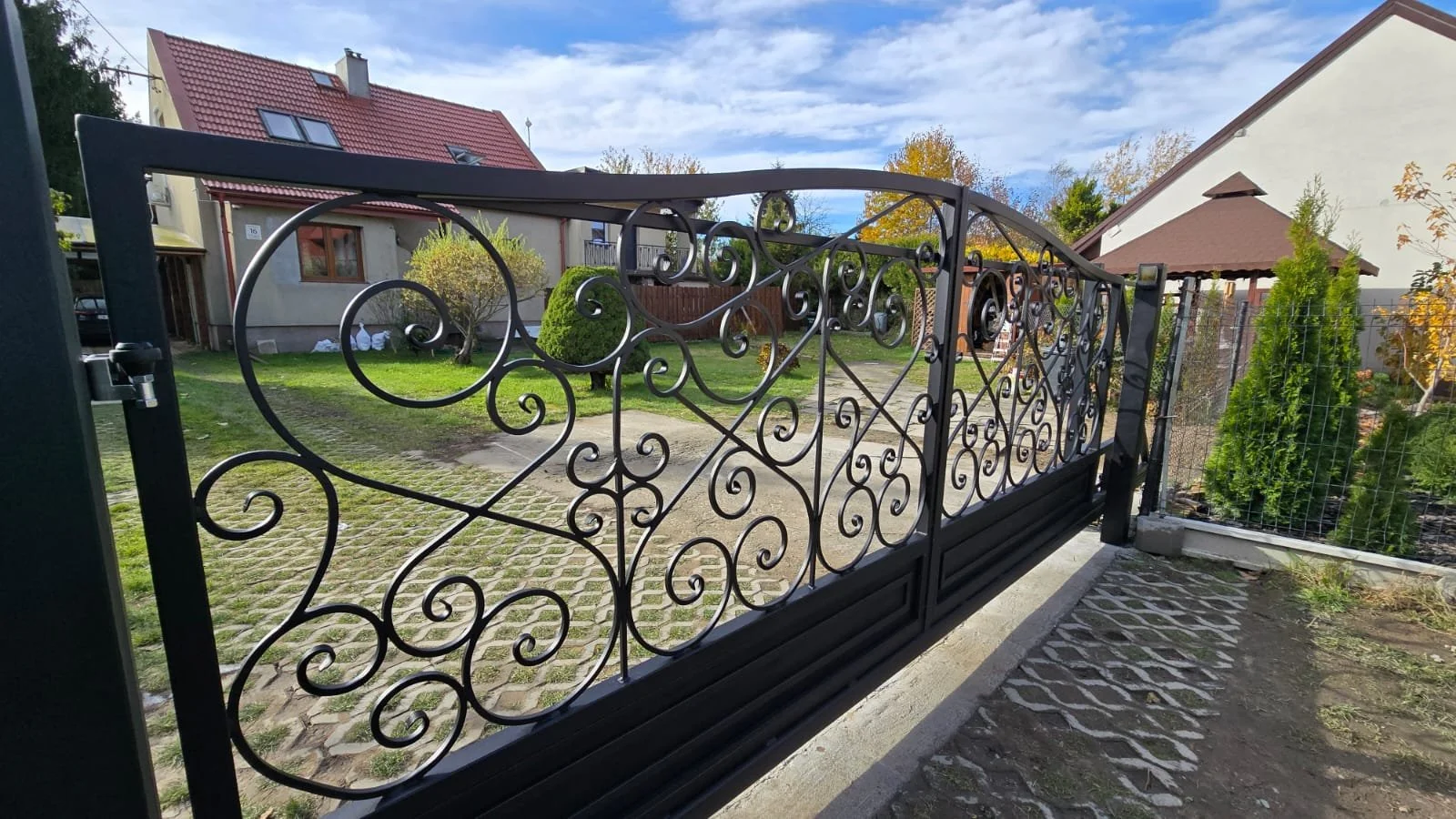 Kuta Brama Czarna – Widok z Boku