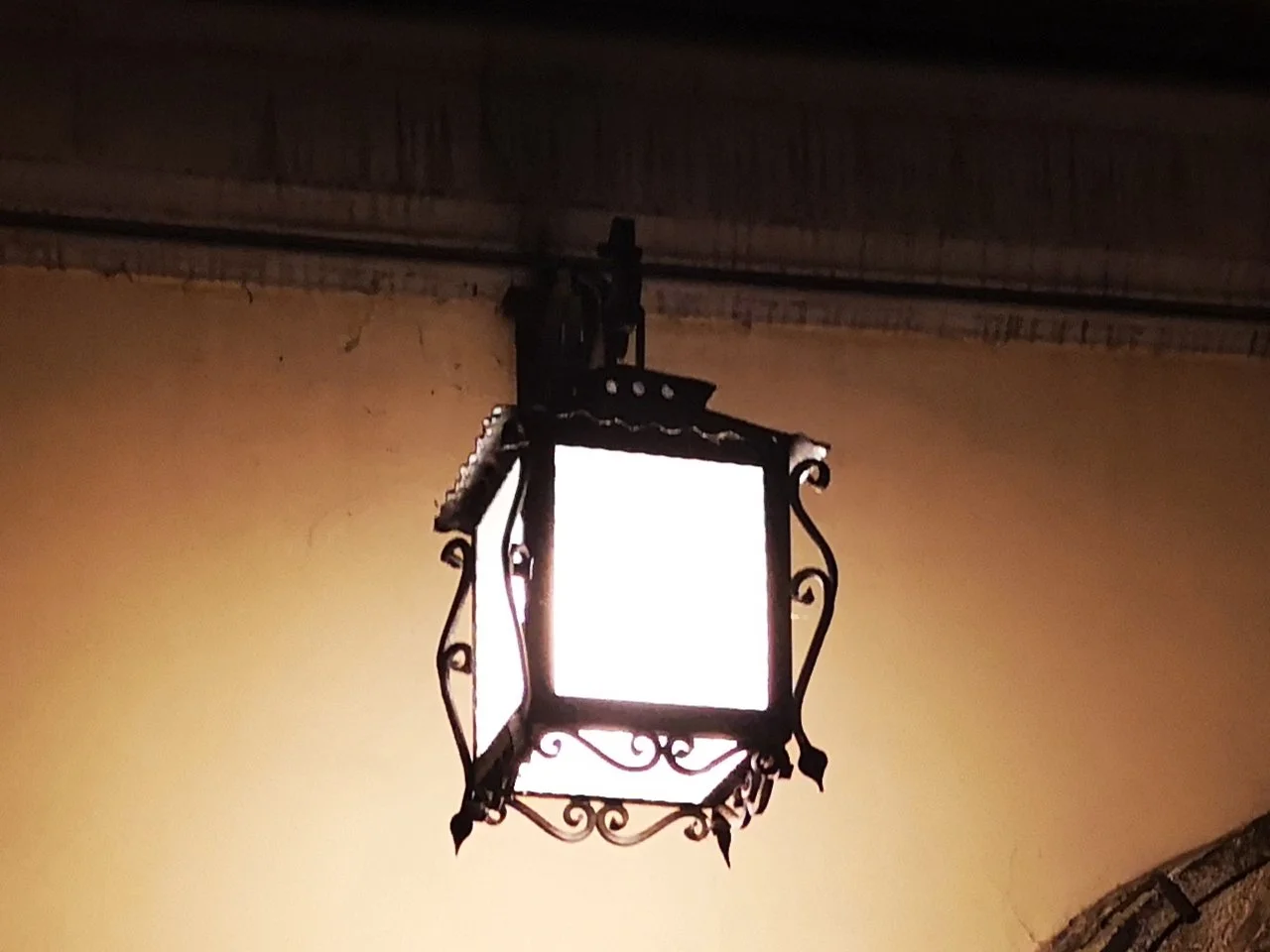Kuta lampa zewnętrzna - Perspektywa od dołu