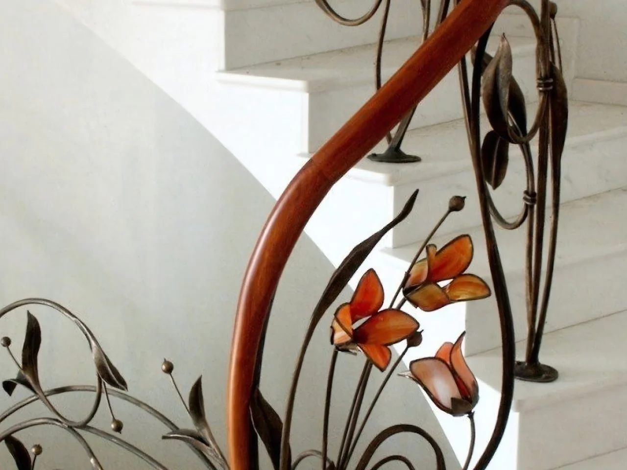 Kute Lilie z Pomarańczowym Szkłem - Zbliżenie