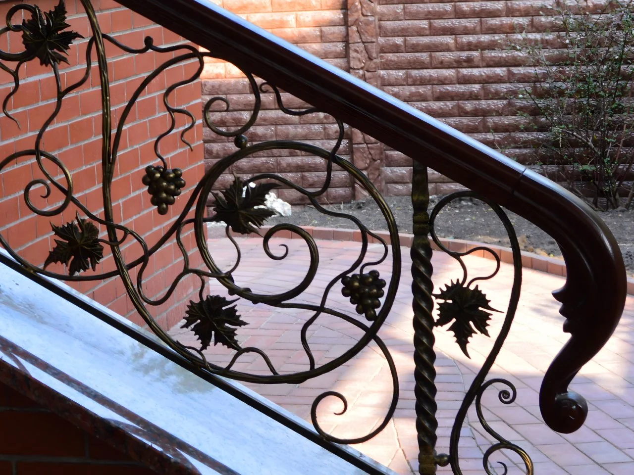 Kute Winogrona - Detal Balustrady Tarasowej