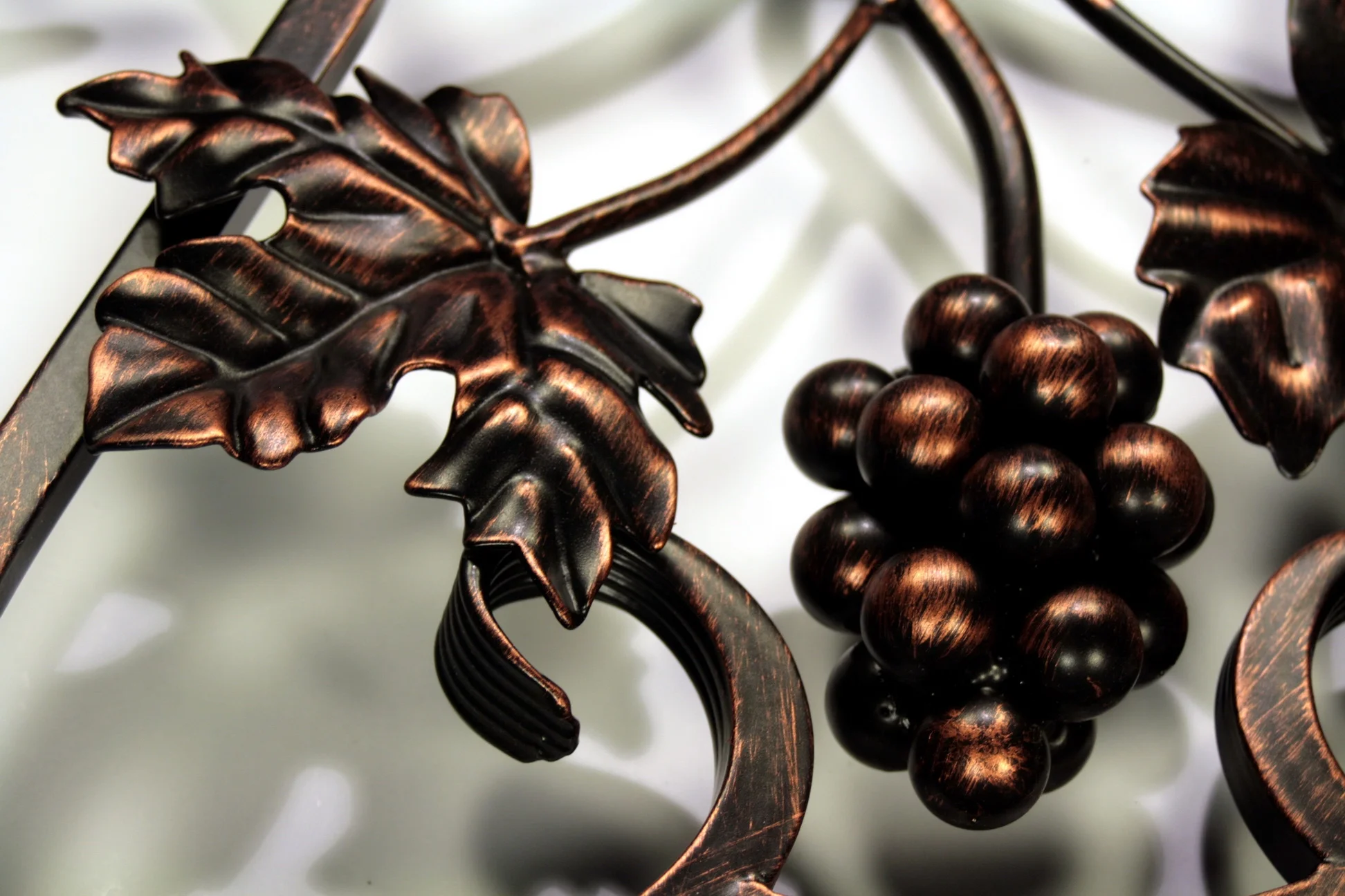 Kute winogrona - Detale wykończenia (Brąz)