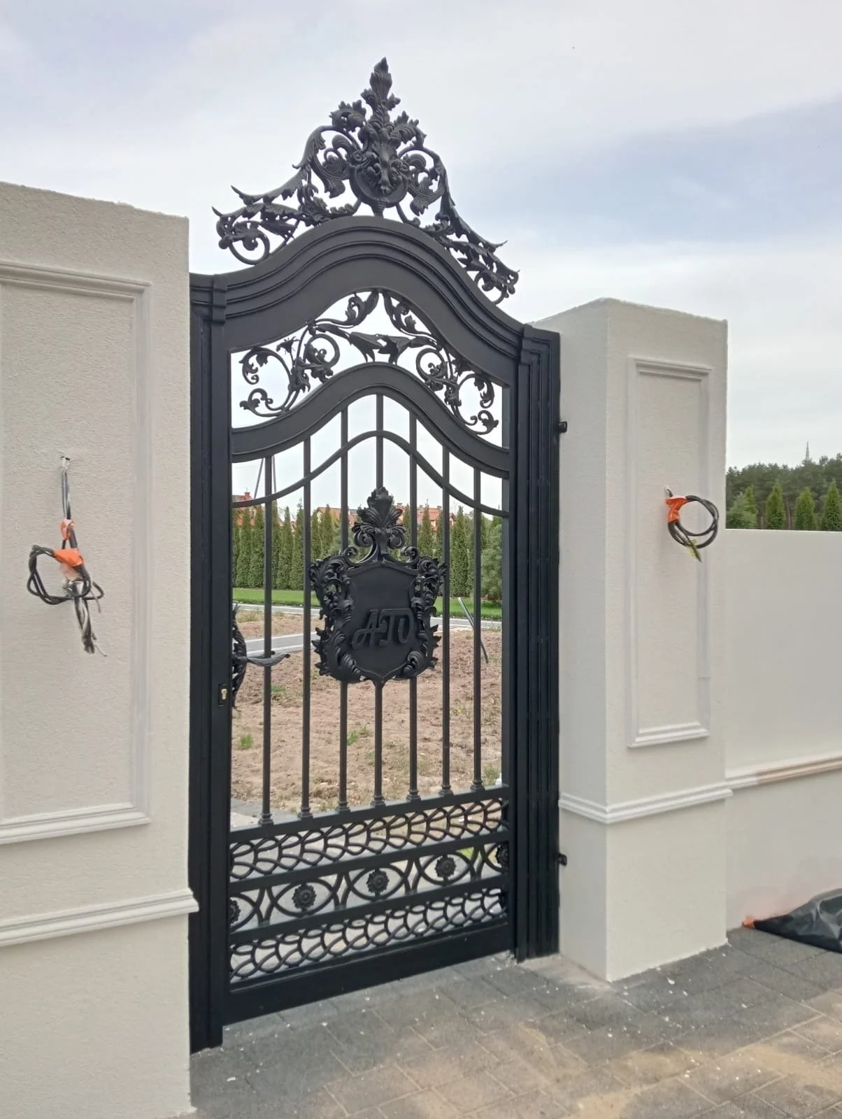 Furtka Rezydencjonalna - Herbowa