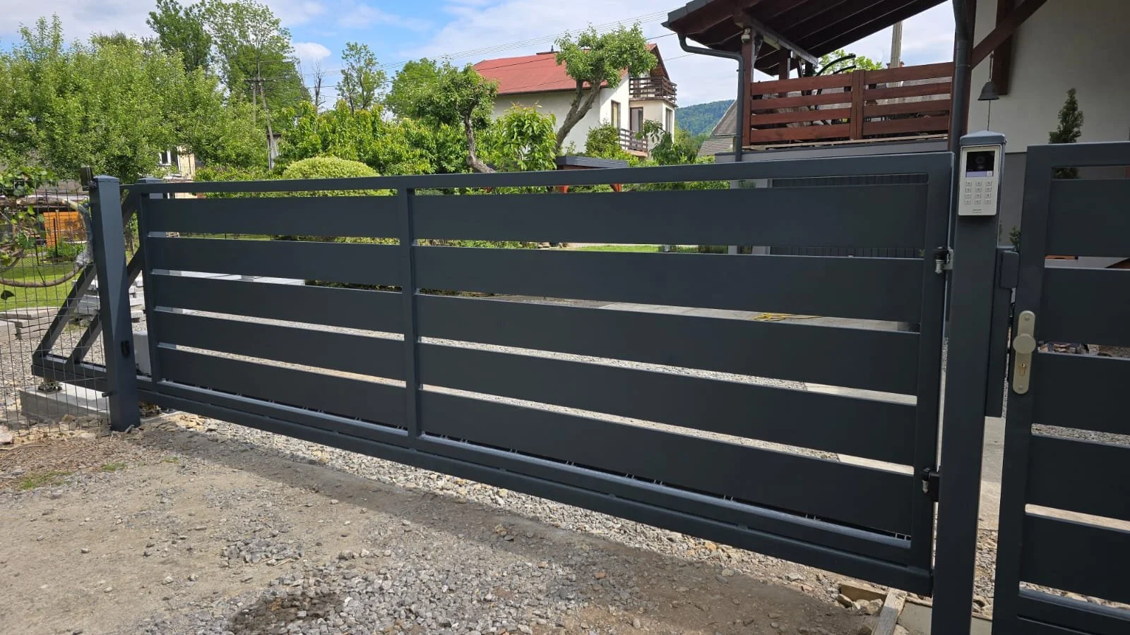 Brama Przesuwna - Nowoczesna Pełna