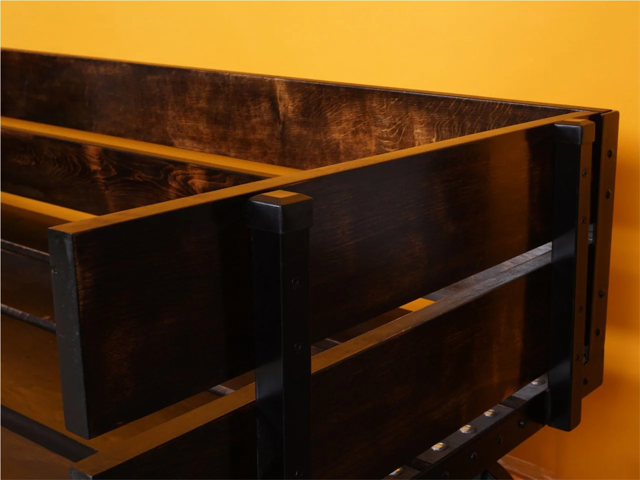 Łączenie materiałów - Drewno, stal, nity