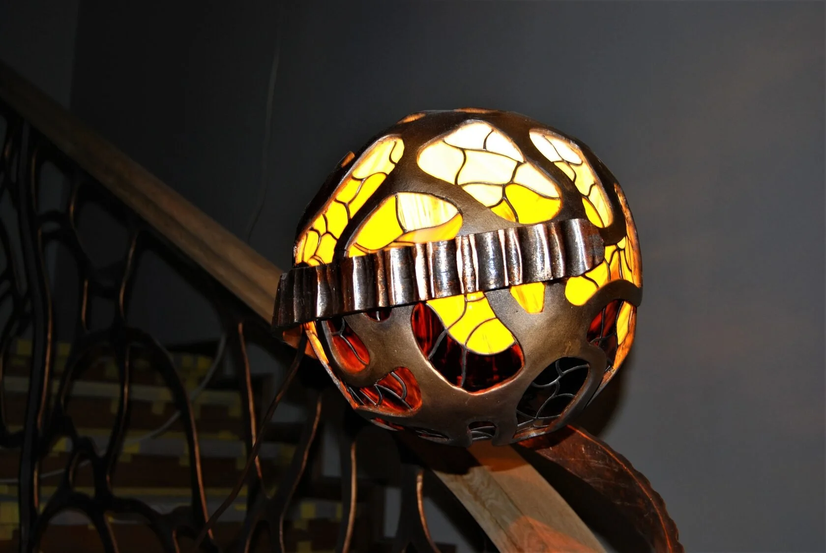 Lampa Witrażowa - Abstrakcyjna Kula