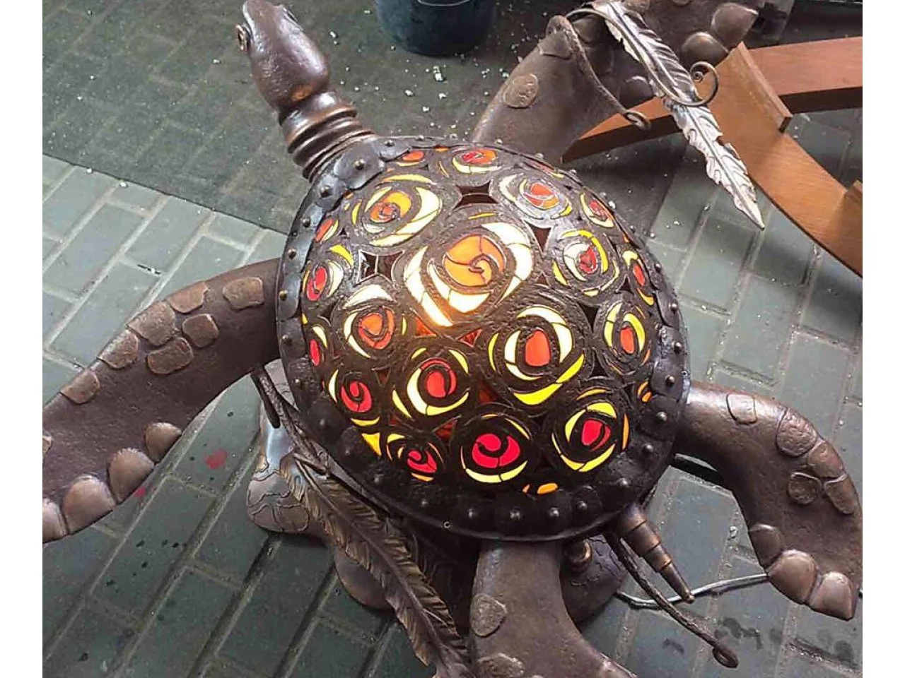 Lampa Żółw - Widok z góry i detal skorupy