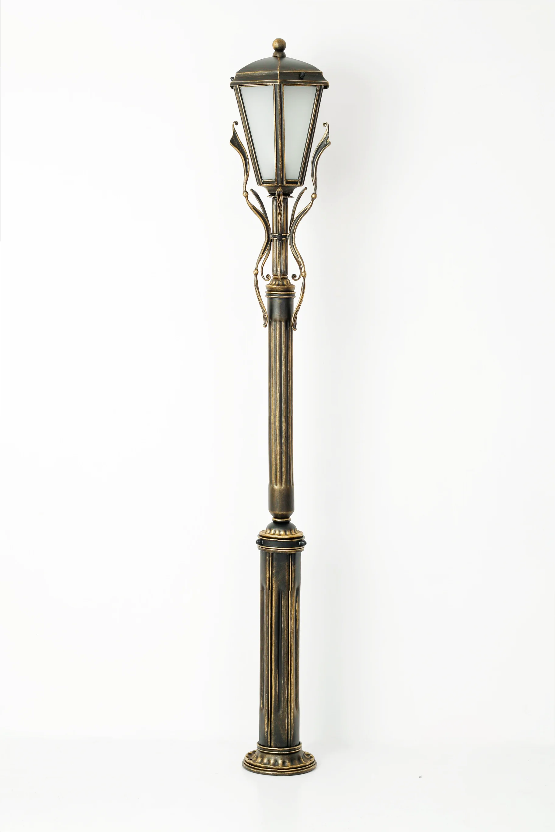 Latarnia Ogrodowa Kuta Stojąca – Retro Styl