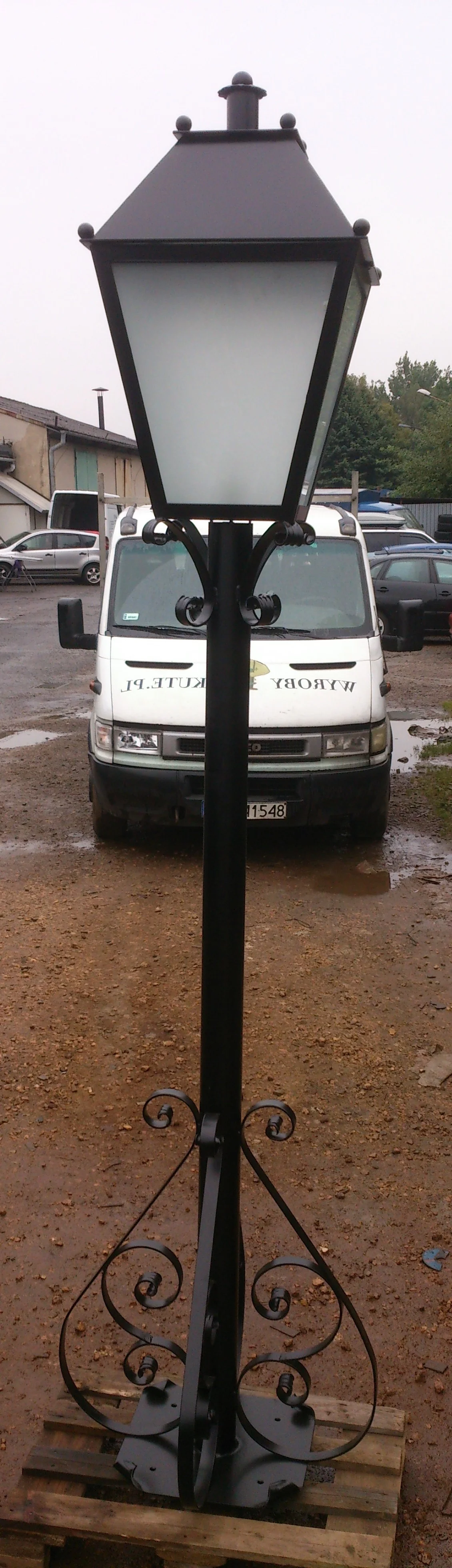 Latarnia Ogrodowa Kuta Stojąca - Klasyczna Elegancja w Ogrodzie