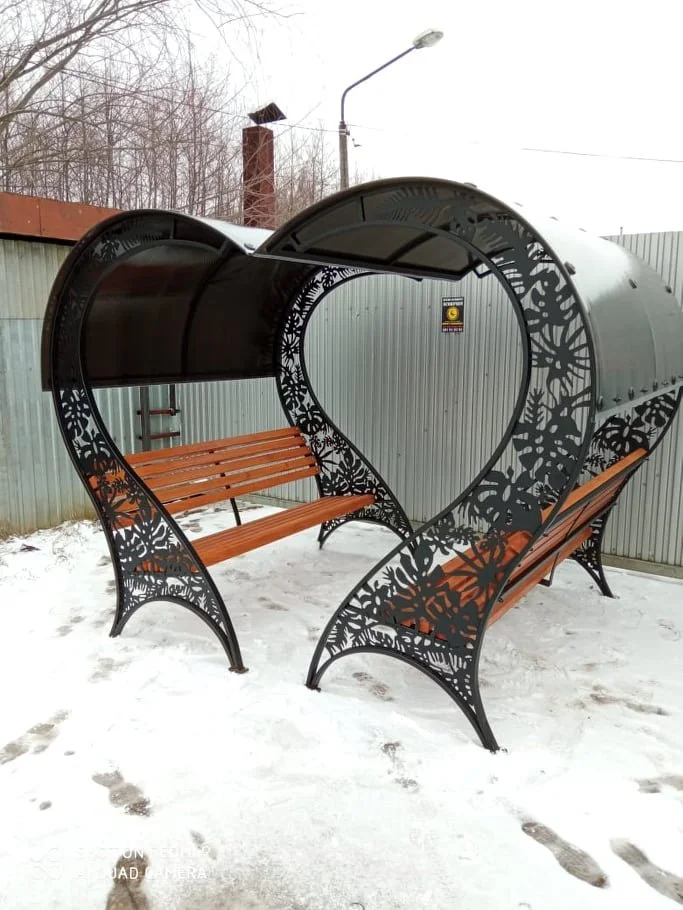 Ławka parkowa 'Serce' - Kompozycja przestrzenna