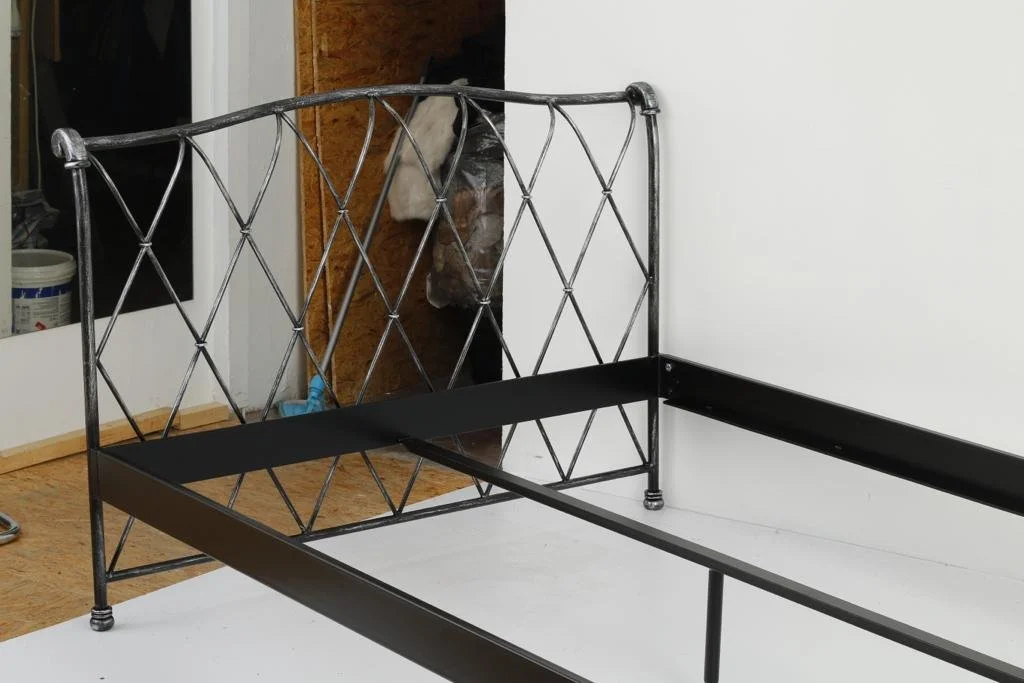 Łoże kute - Srebrna patyna industrial