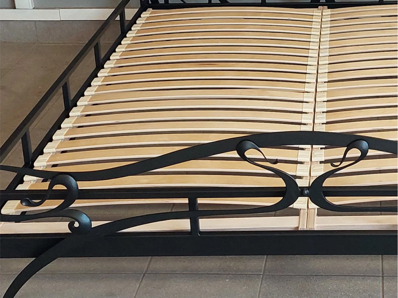 Łóżko Kute - Detal Ozdobnego Zagłówka