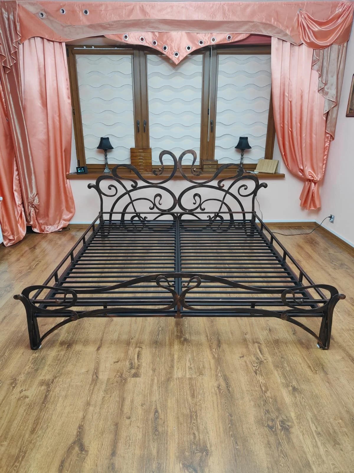 Łóżko kute artystyczne - zagłówek esownice