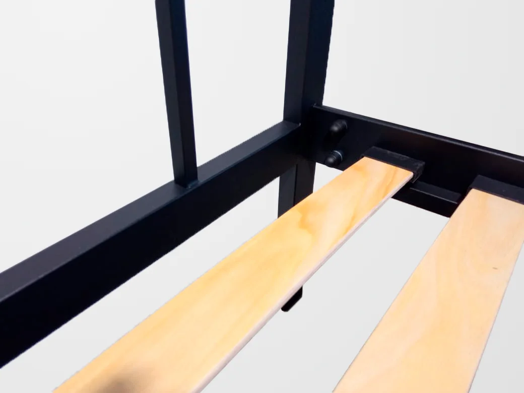 Łóżko Metalowe - Stelaż Drewniany