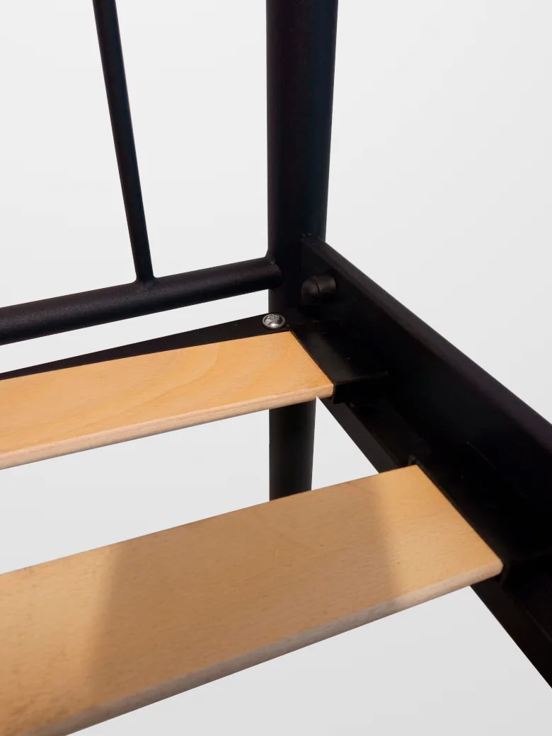 Łóżko Metalowe Retro - Stelaż Drewniany (Wariant)