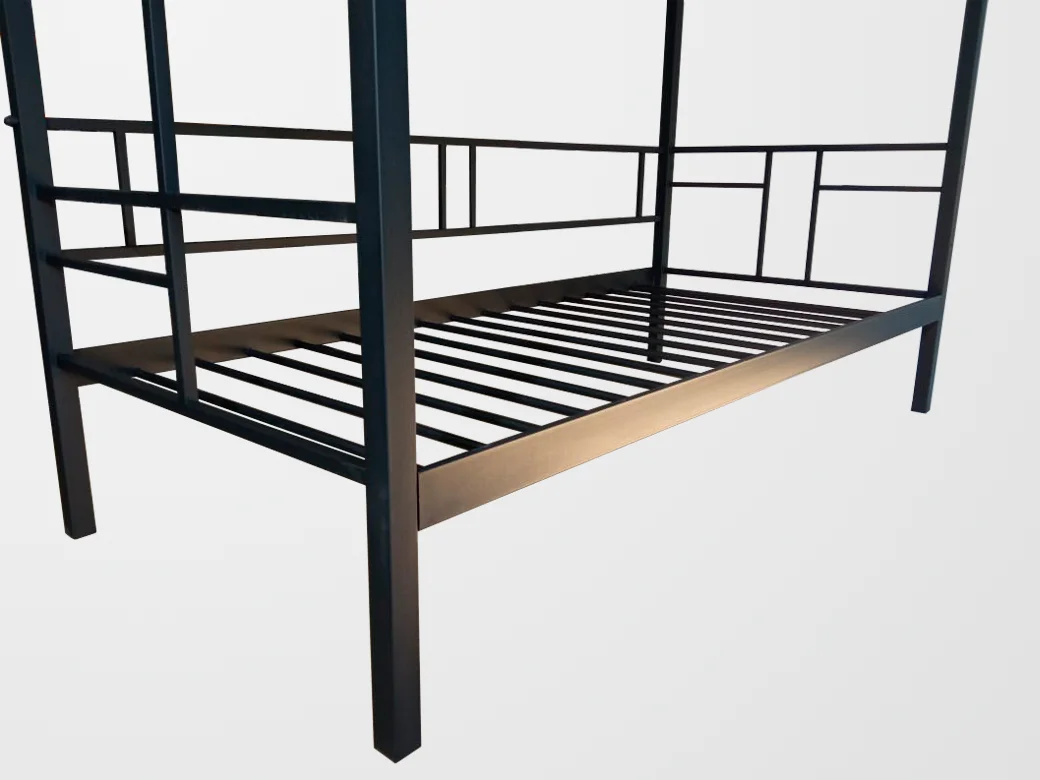 Łóżko Piętrowe Metalowe - Widok pod Kątem