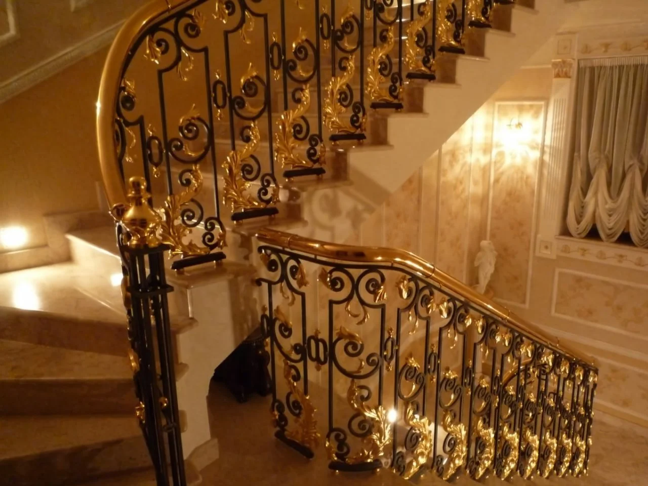 Luksusowa Balustrada Kuta - Czerń i Złoto