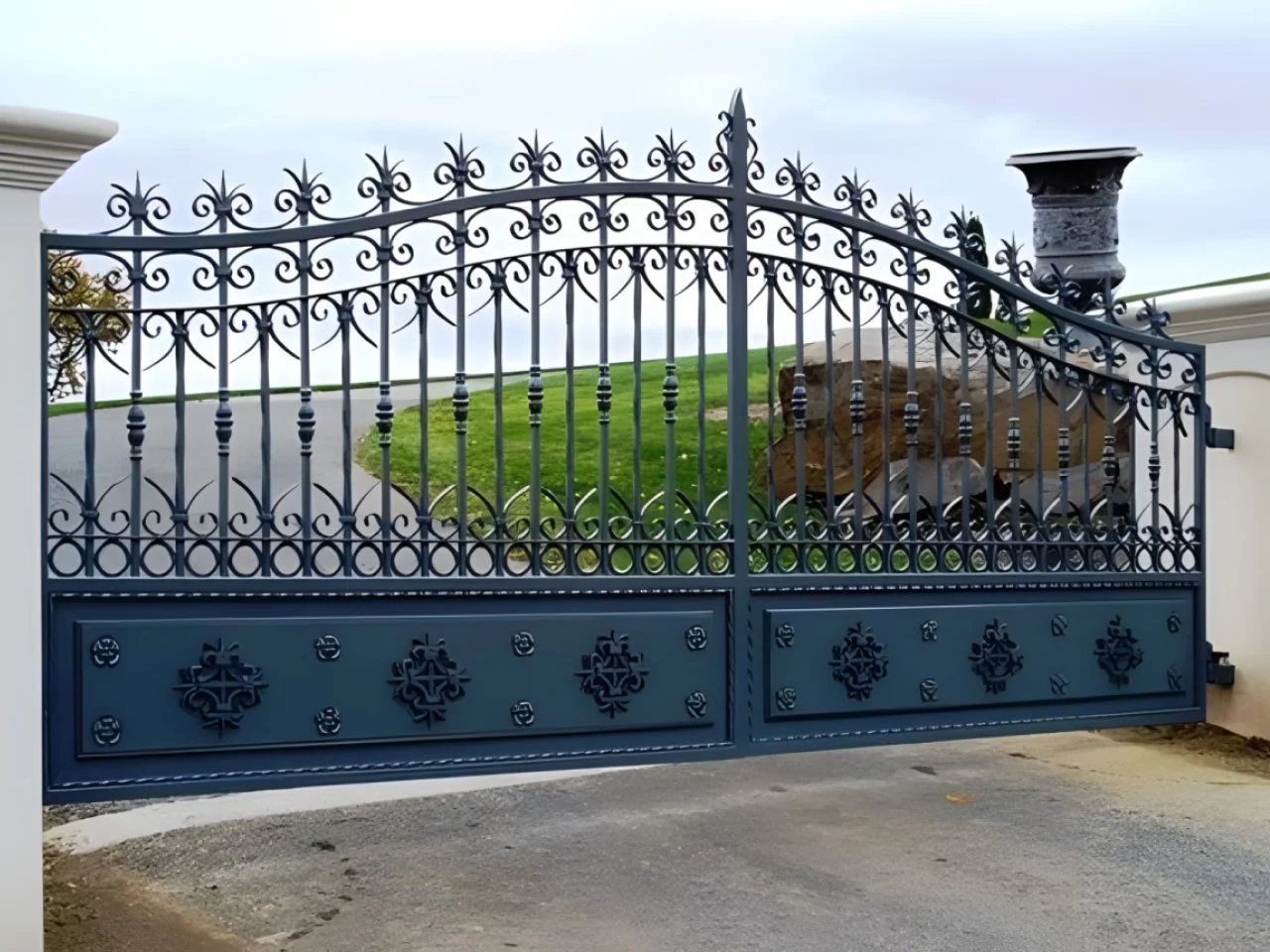 Luksusowa Brama Kuta - Grafitowa Elegancja