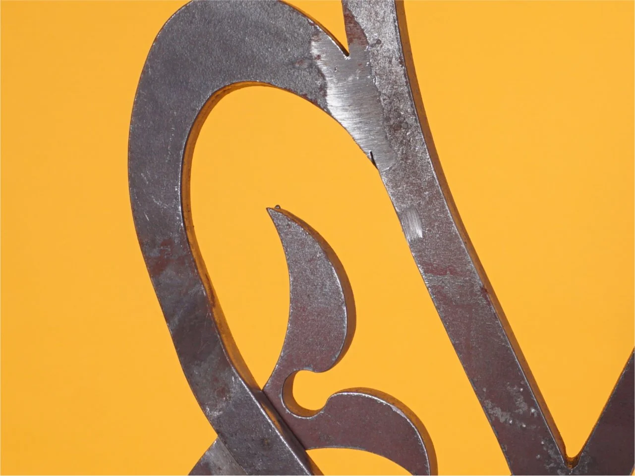 Makro detal kucia ręcznego - Lilia