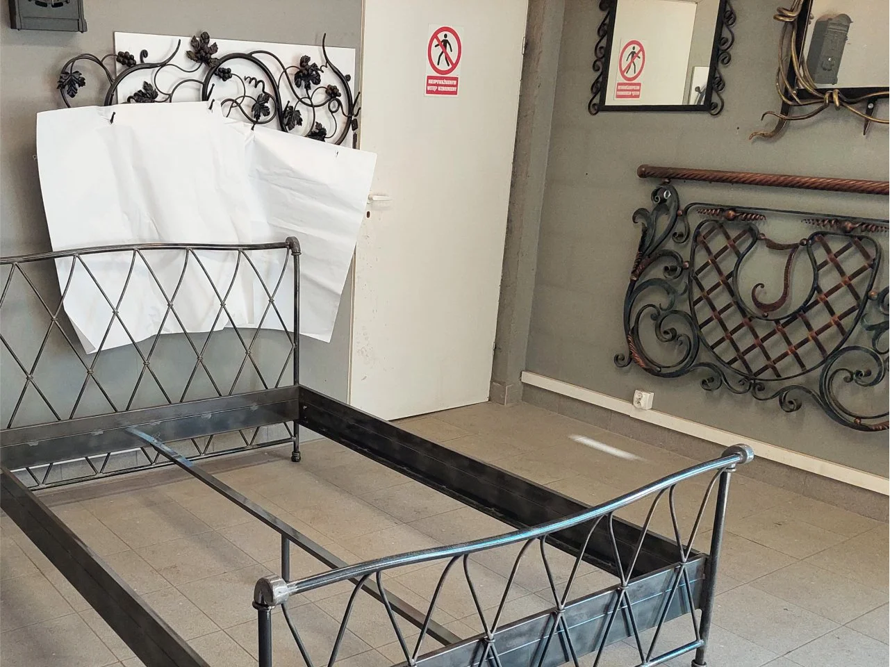 Meble kute - Designerskie łóżko stalowe